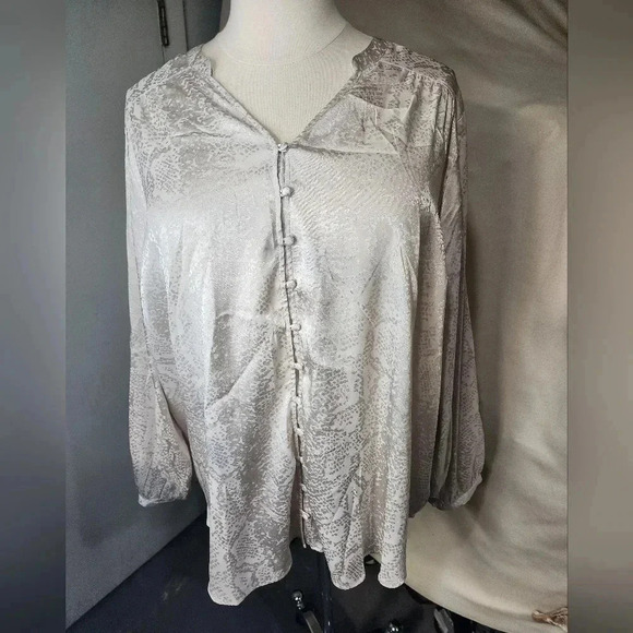 torrid Tops - Torrid Ivory Blouse Button Up Long Sleeve Plus Size 4